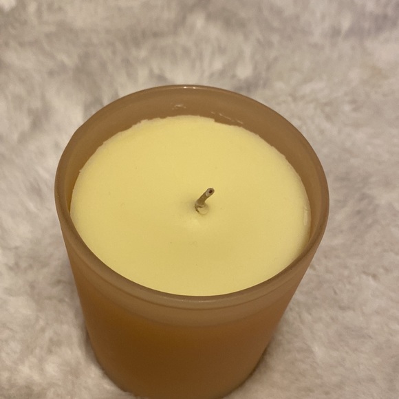 Victoria’s Secret coconut milk & rose calm candle 9oz new candle - Picture 5 of 8